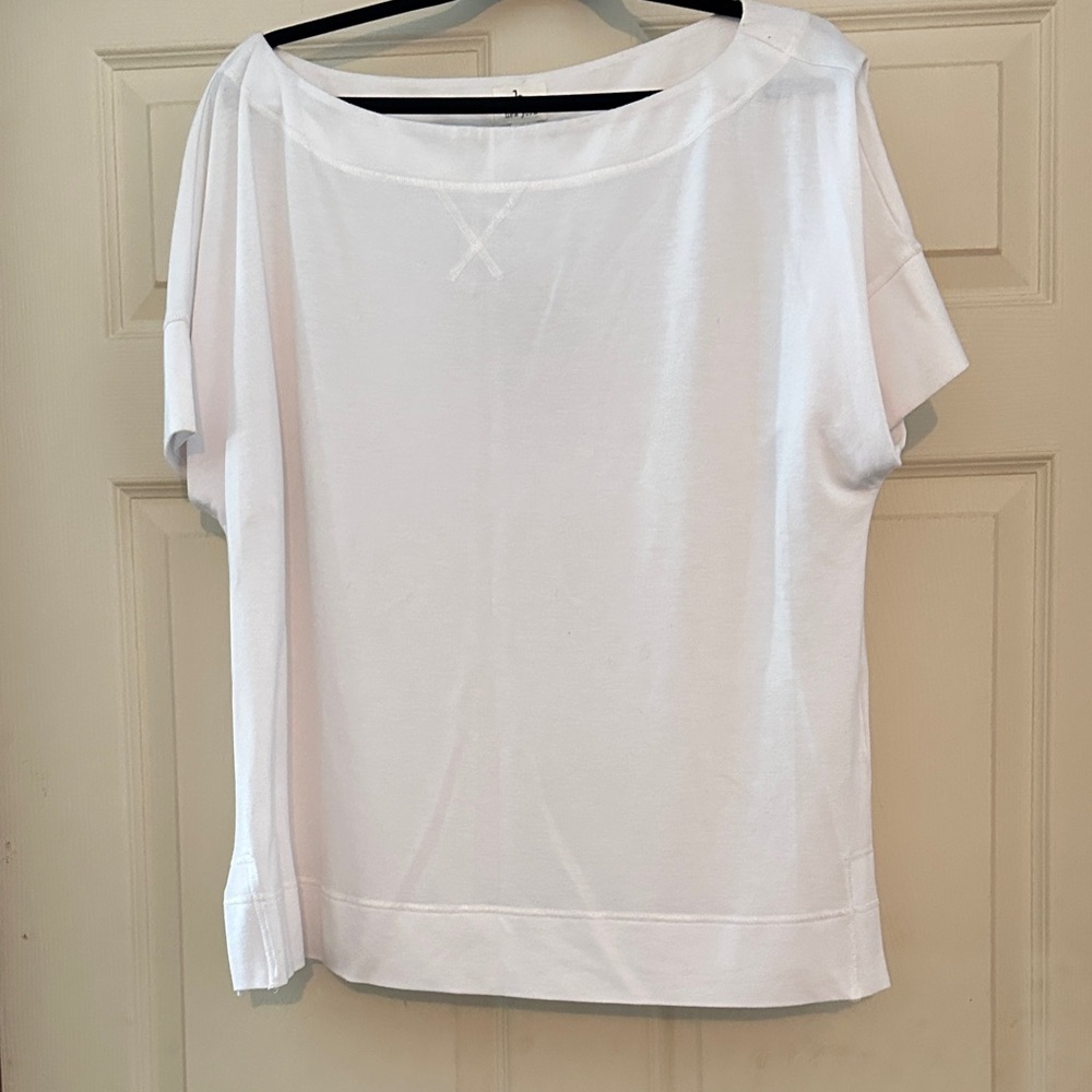 b new york White Short Sleeve Women's Tee